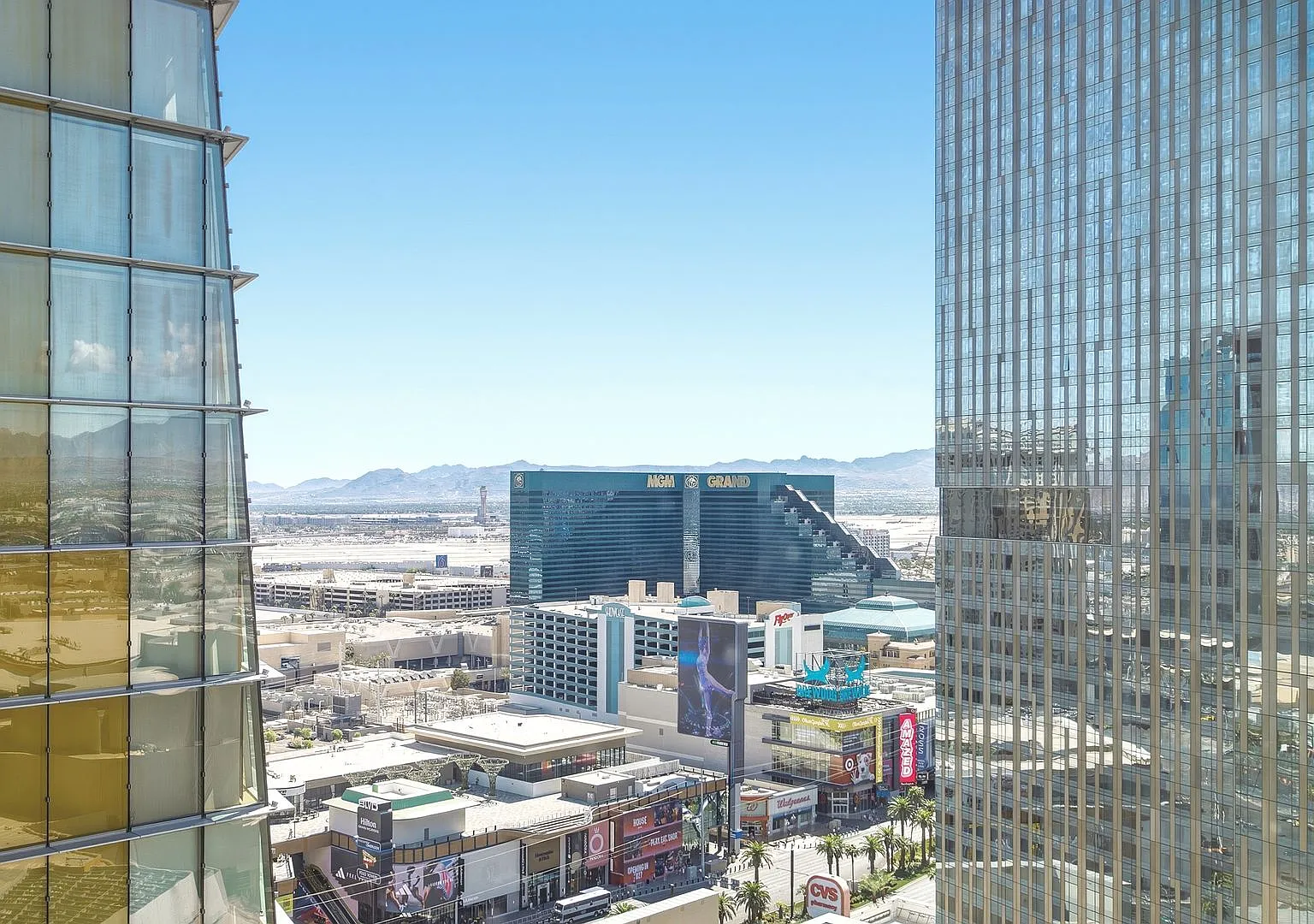 *Furnished* The Luxury Of Living In Veer Towers Las Vegas! 1-Bedroom Condo — Photo 3