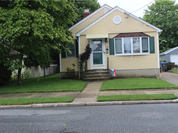 107 Mink Rd, Providence, RI 02908