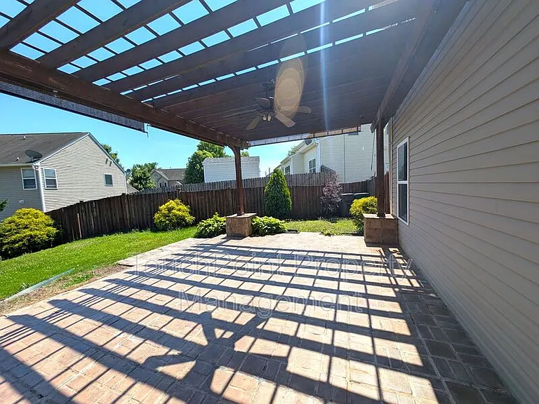 209 Weavers Glenn Pl — Photo 36