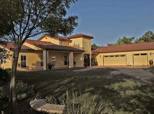 915 W Hollow Dr, Paso Robles, CA 93446