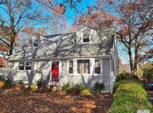 1073 Terry Rd, Ronkonkoma, NY 11779