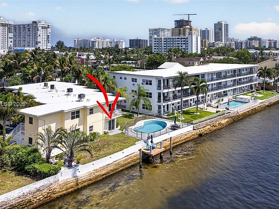 2nd image of 615 S Riverside Dr APT 5