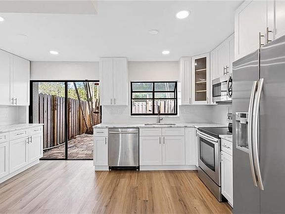 5th image of 355 City View Dr