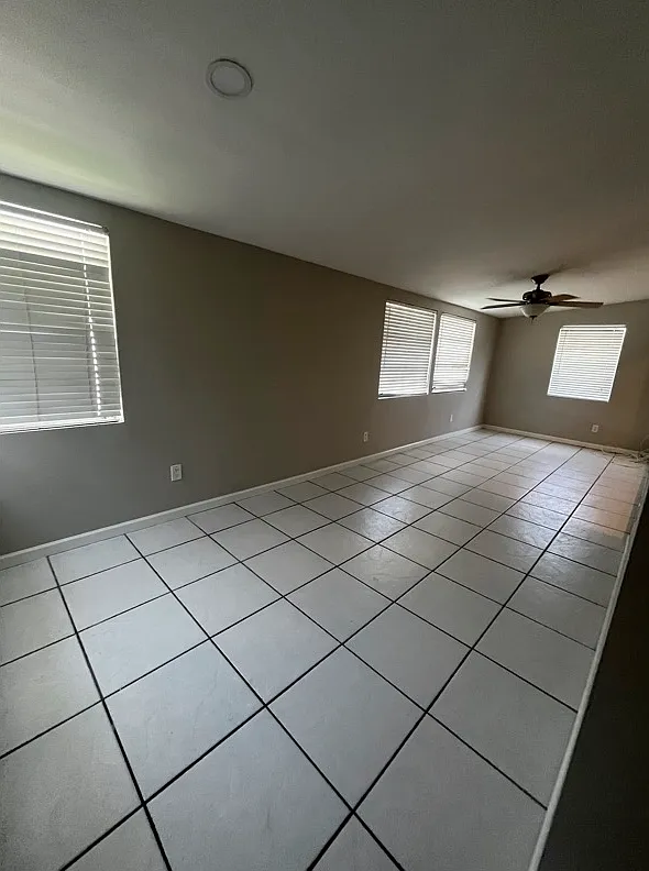 3 bed, 1370 sqft, $2,300 — Photo 3