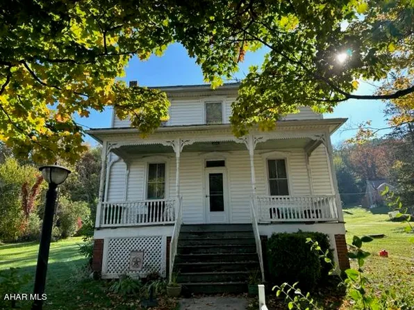 566 Bedford St, Claysburg, PA 16625