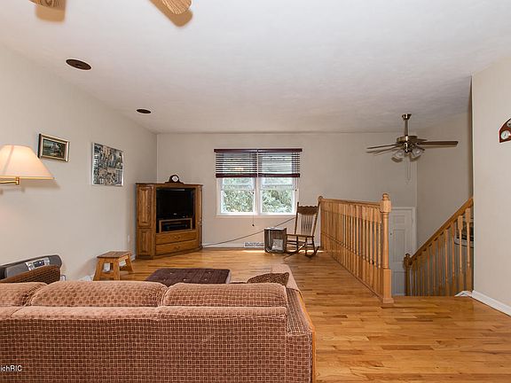 5th image of 234 Eaton St