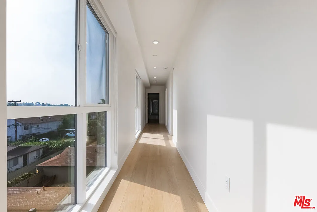 3 bed, 2.5 bath, 1265 sqft, $3,695 — Photo 2