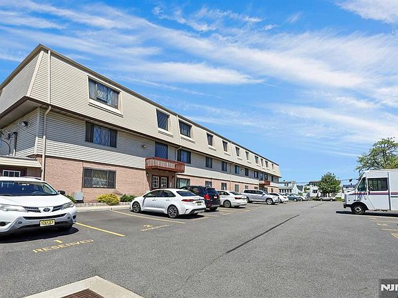3rd image of 846 Riverside Ave APT 202
