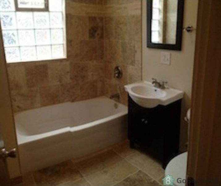 2nd image of 852 N Avers Ave #1
