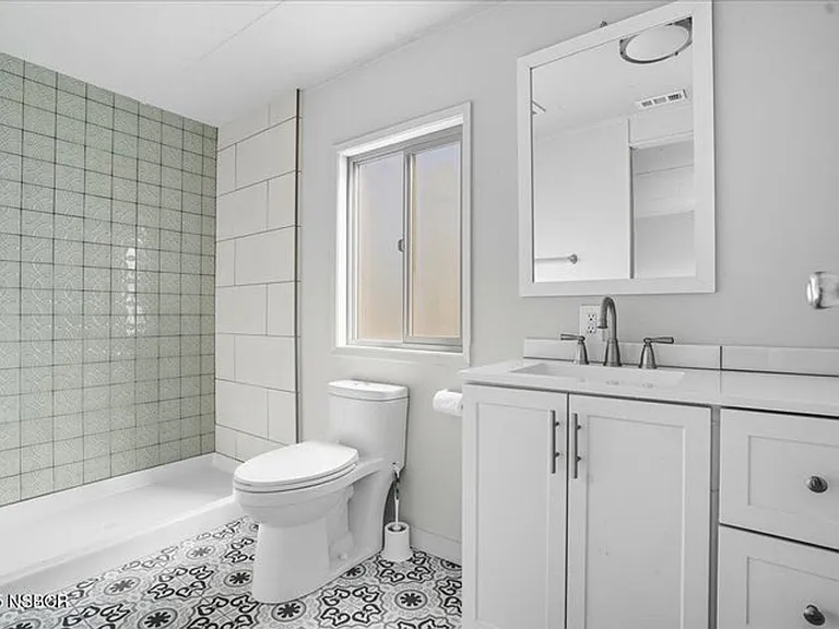 2935 E Clark Ave — Photo 15