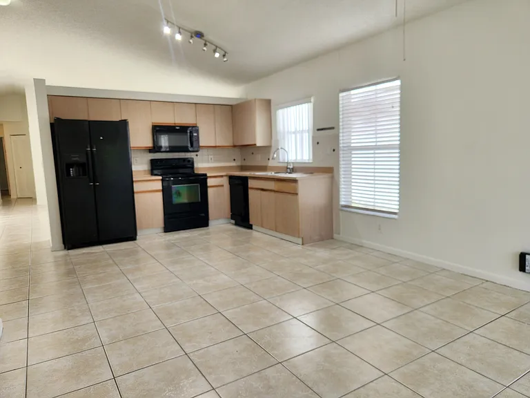 18891 NW 19th St — Photo 5
