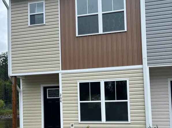 204 Buckhorn Ave., Holly Ridge, NC 28445