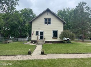 612 5th St W, Clear Lake, SD 57226