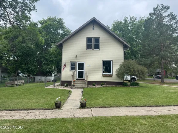 612 5th St W, Clear Lake, SD 57226