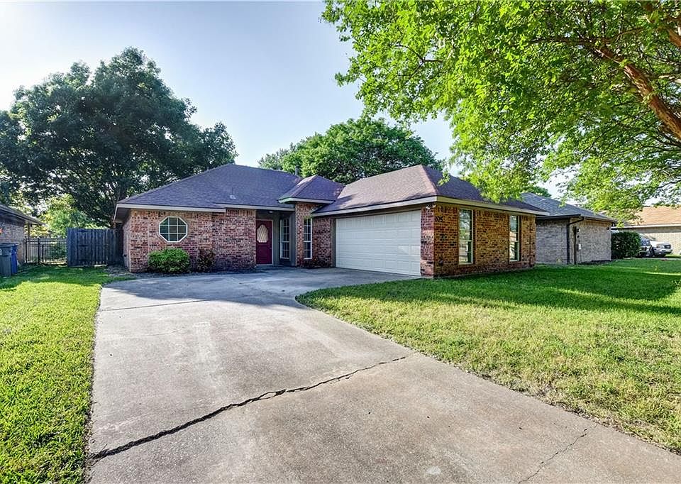 1st image of 205 N Winding Oaks Dr