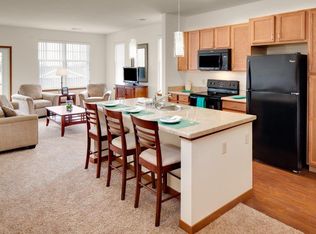 218 Lincolnshire Pl APT 211, Wales, WI 53183