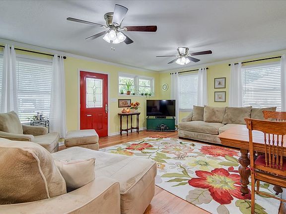 5th image of 419 Palm Dr SE