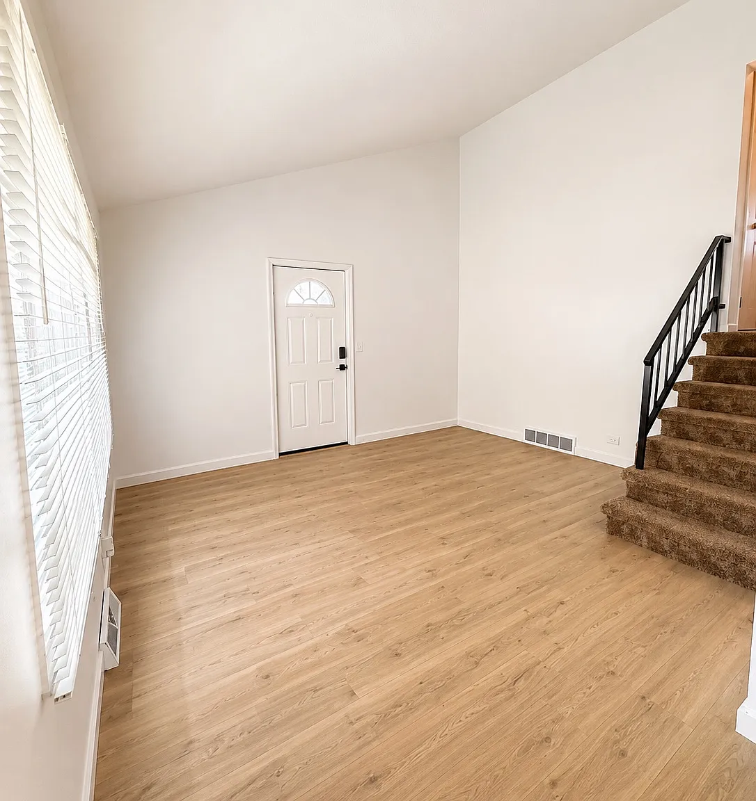 2 bed, 1000 sqft, $1,800 — Photo 3