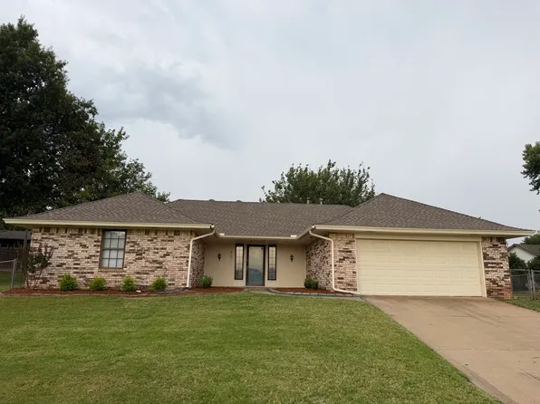801 Wendy Ln, Edmond, OK 73013