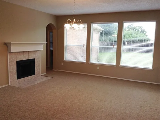 1360 Calvert Dr — Photo 4
