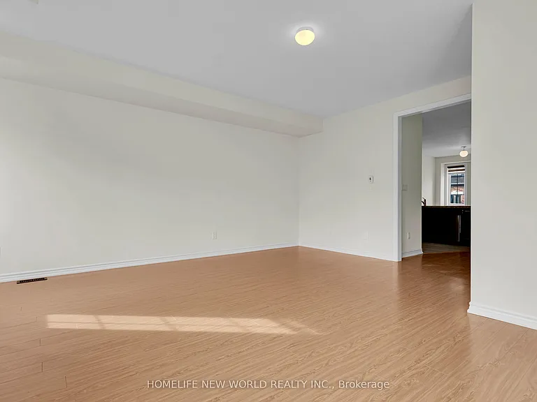 8 Shiff Cres — Photo 11
