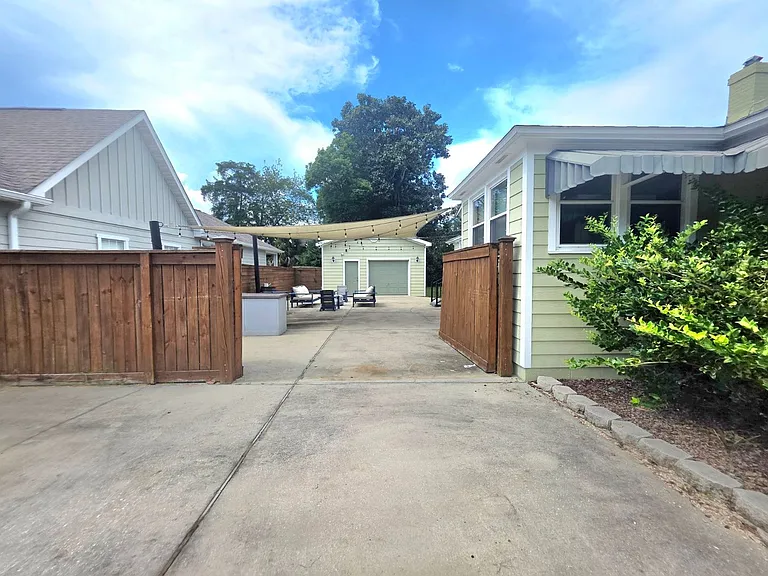 1010 E Maxwell St — Photo 23