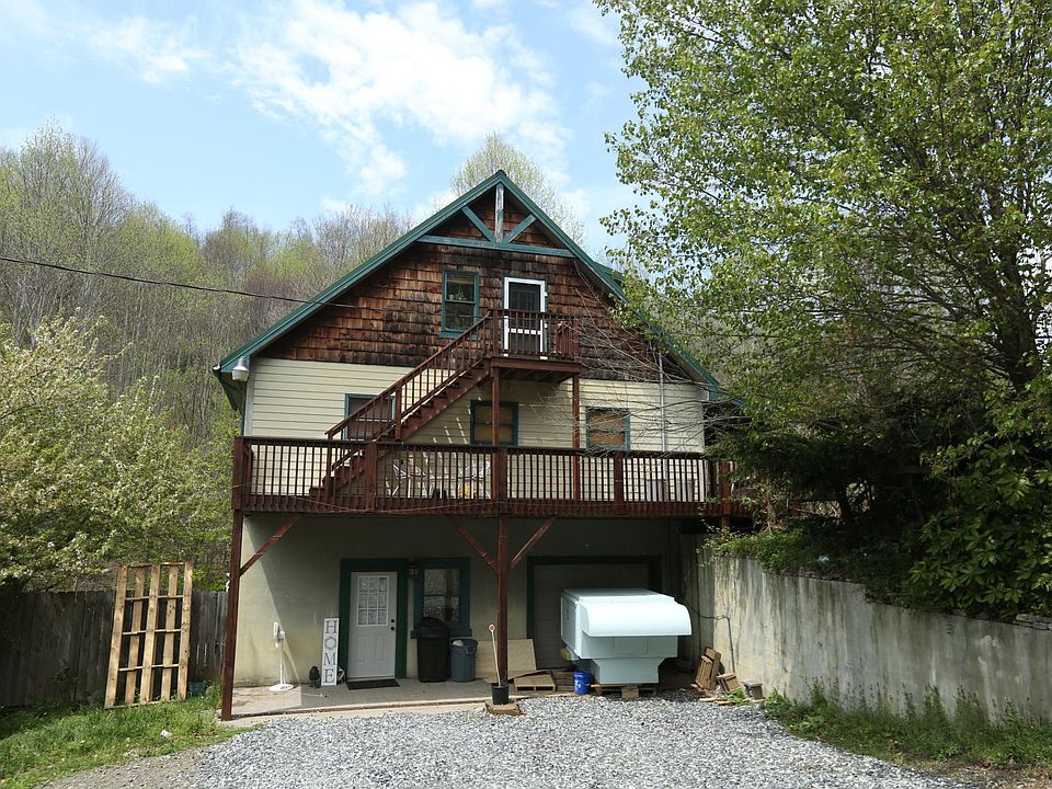 Downstairs apartment unit with separate entrance.