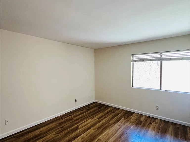 1001 W Macarthur Blvd — Photo 17