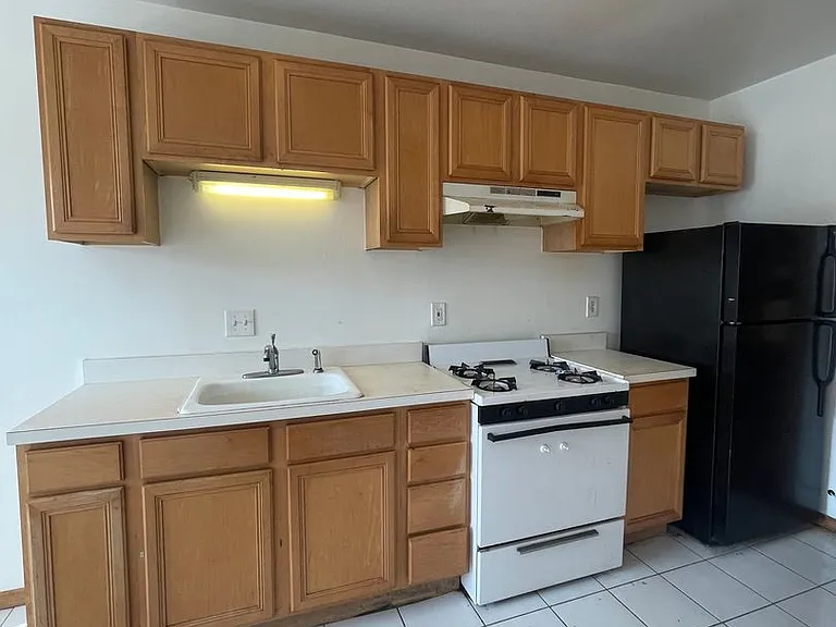 4022 W Montrose Ave — Photo 9