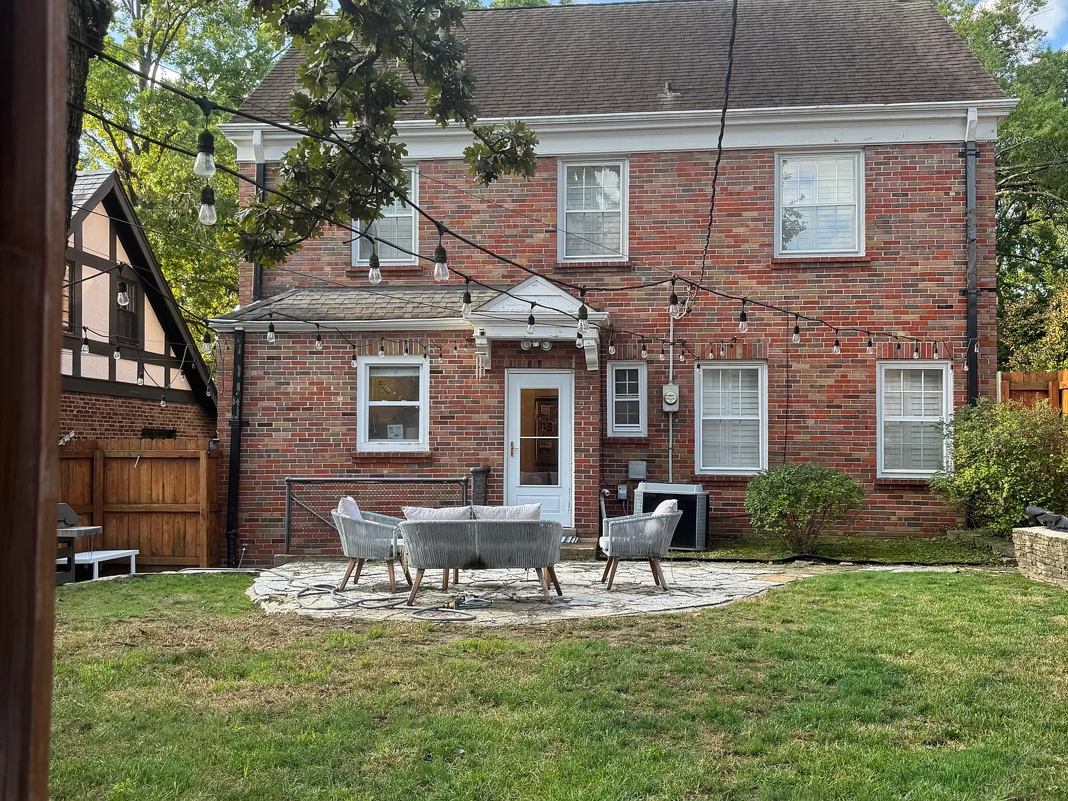 3 bed, 2.5 bath, 2250 sqft, $3,750 — Photo 2