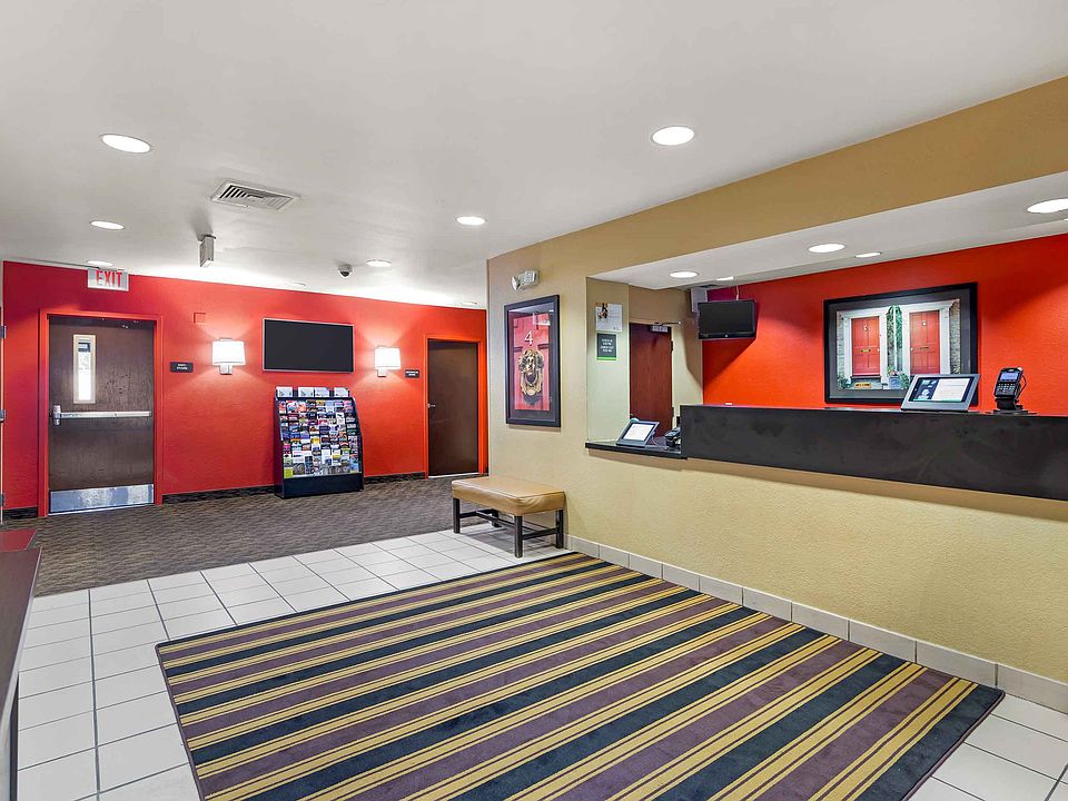 Lobby and Guest Check-in