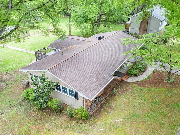 3rd image of 2041 Independence Rd
