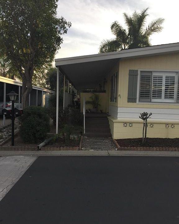 2nd image of 247 Calle Fronte #4