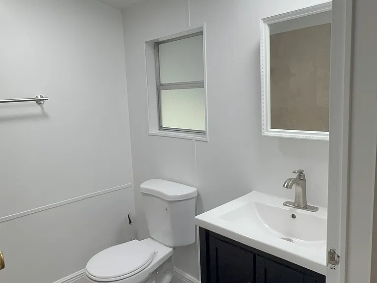 1051 Hawthorn St — Photo 31