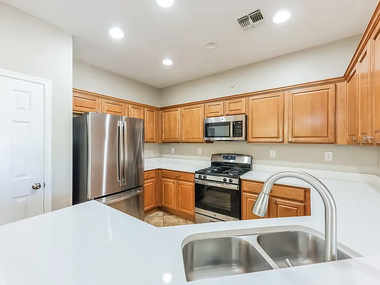 40810 N Hudson Ct — Photo 8