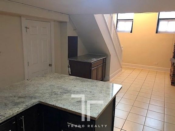 5th image of 871 W Lill Ave #1C