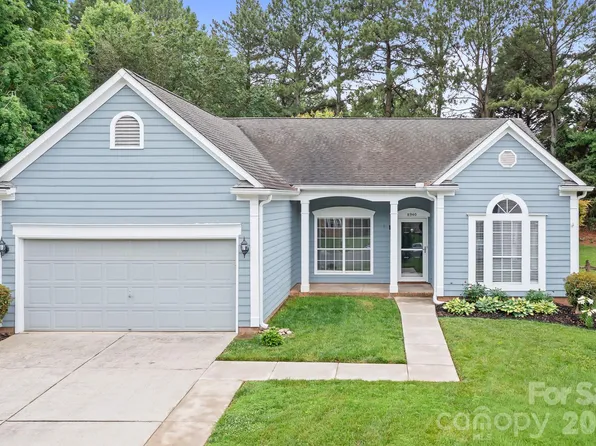 8940 Raven Park Dr, Charlotte, NC 28216