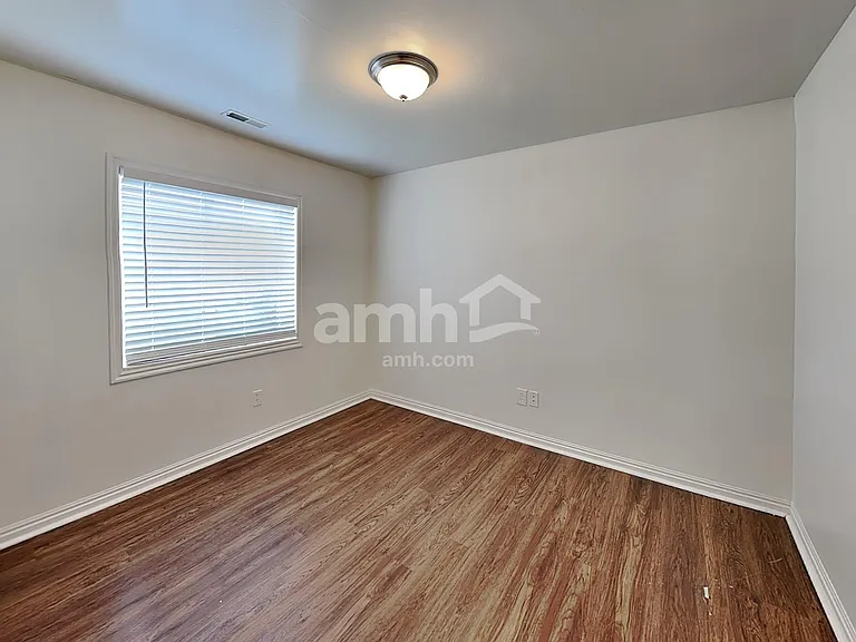 385 W Pommell Dr — Photo 17