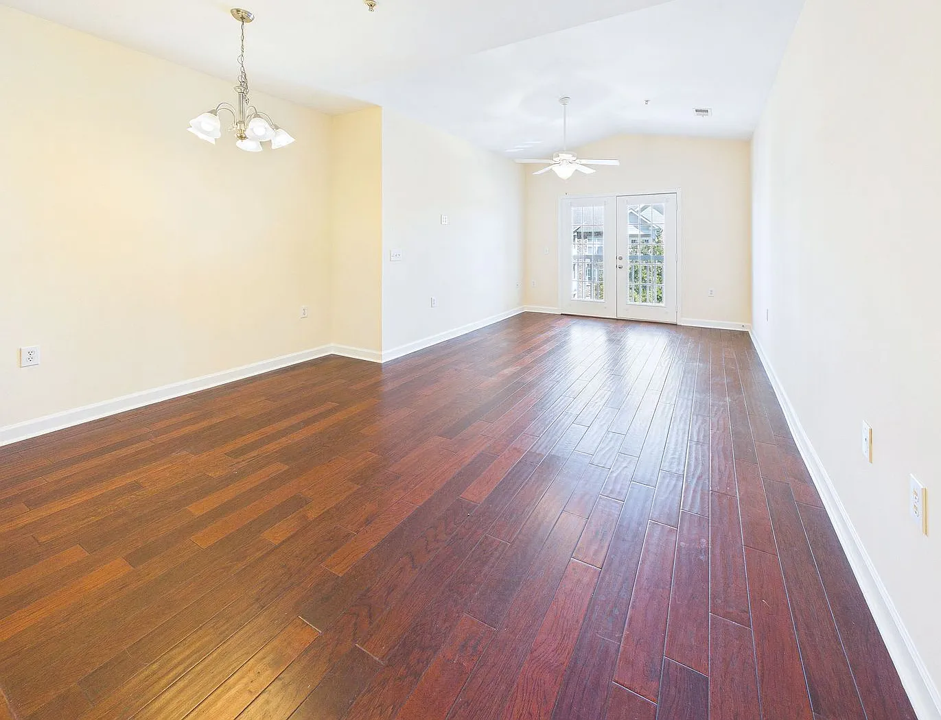 618 Condo Club Dr Unit 307 — Photo 4