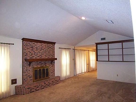5th image of 3850 Santa Monica Dr