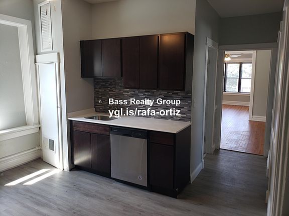4th image of 2925 W Diversey Ave #3F