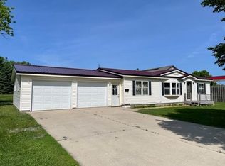 112 4th St SE, Renville, MN 56284