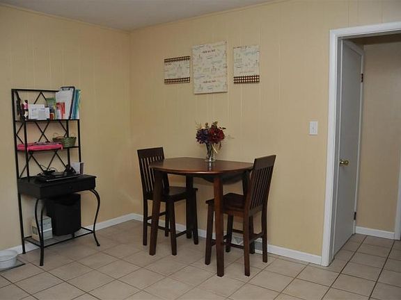 4th image of 2312 Sunnyside Dr