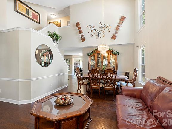 3rd image of 7923 Shiny Meadow Ln