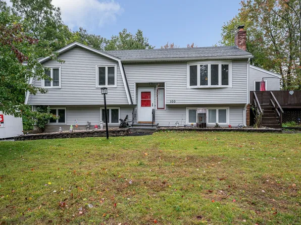 100 Village Dr, Dracut, MA 01826