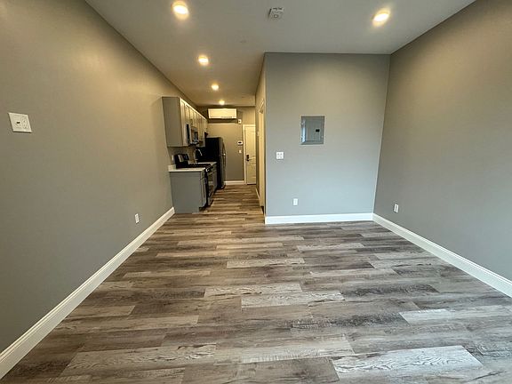 4th image of 38 Walnut Ave #203