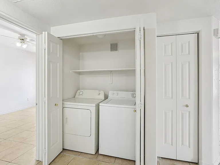 Sunrise Park Condominiums — Photo 20