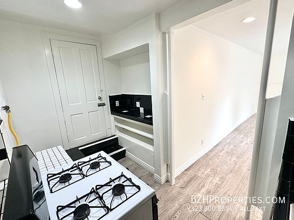5th image of 1274 1/2 Beverly Gln #1274-1/2