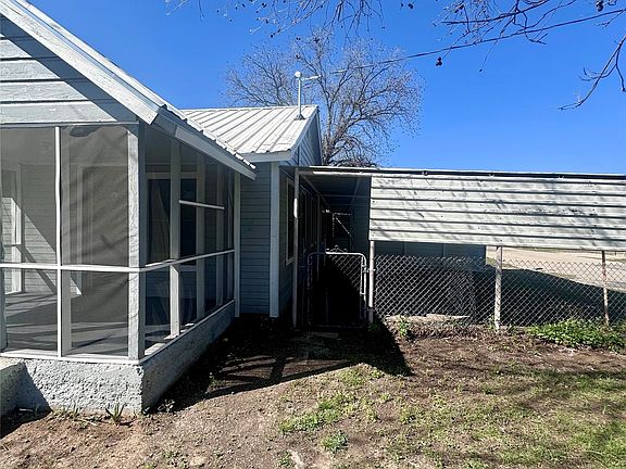 2nd image of 302 W Ripley St