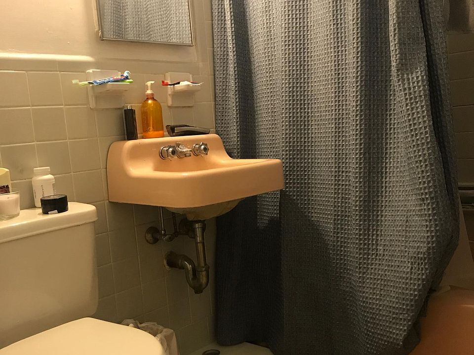 2nd image of 289 Newbury St #123